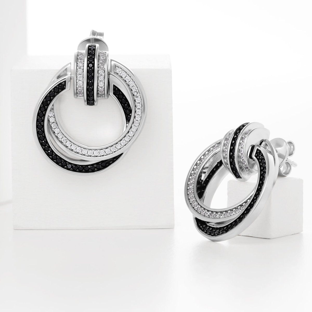 Cercei CIAO BELLA cu pietricele de zirconiu negre, din Argint 925 - Cercei cu surub - S.88601653NL - JETTE - Tessora