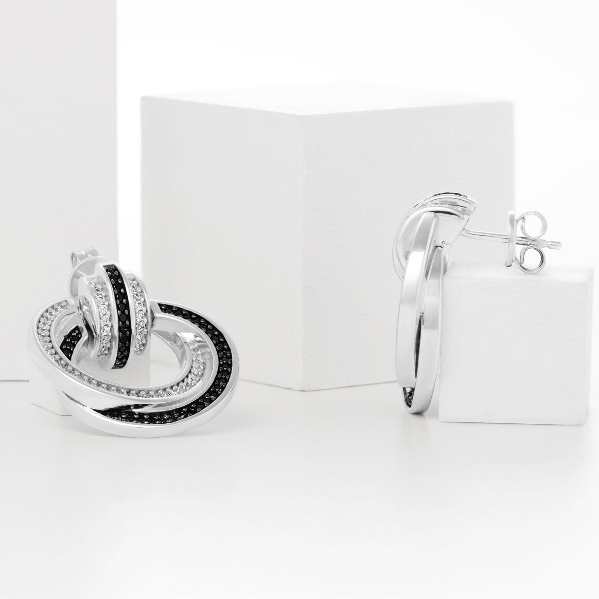 Cercei CIAO BELLA cu pietricele de zirconiu negre, din Argint 925 - Cercei cu surub - S.88601653NL - JETTE - Tessora